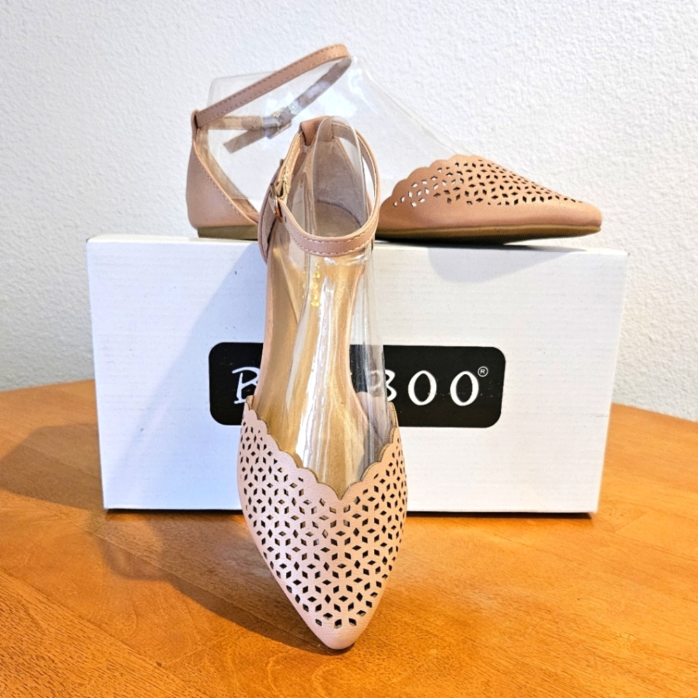 NWT'S - BAMBOO - Tan Strapy Diamond Cut Flats